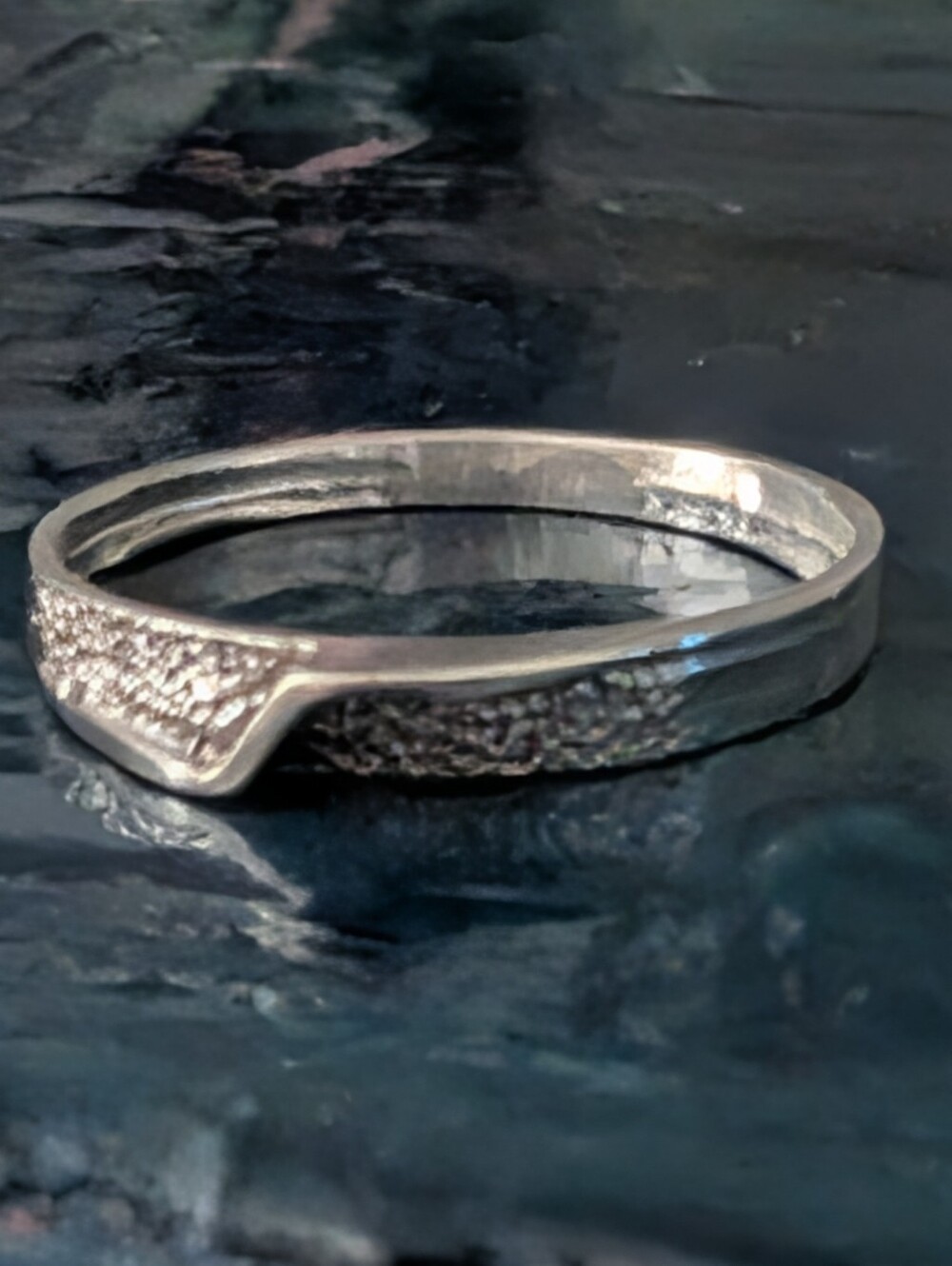 Sterling Silver Textured V-Accent Women's Band - Size 7.5
